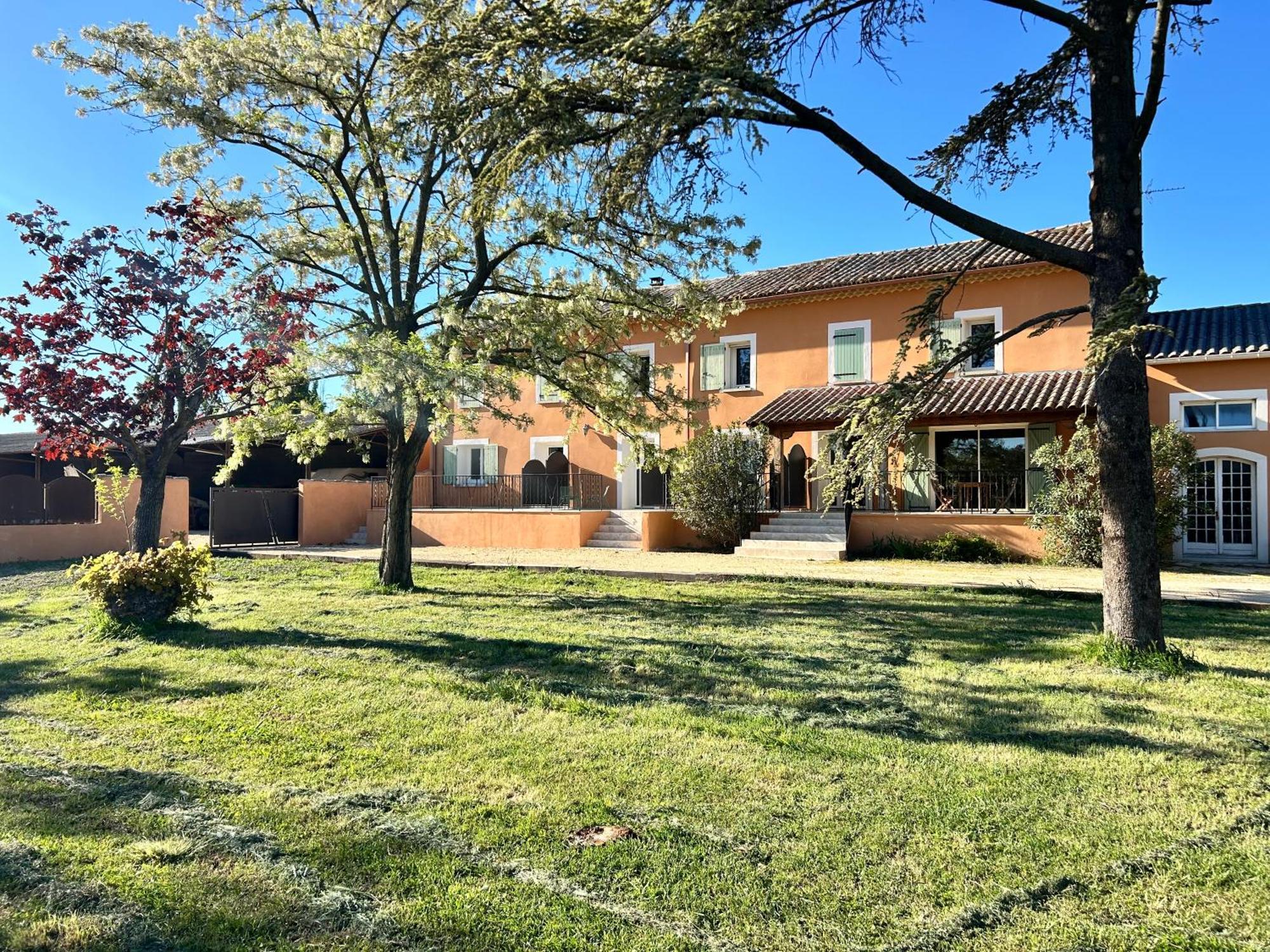 Bed and Breakfast La Capucelle Caderousse Экстерьер фото